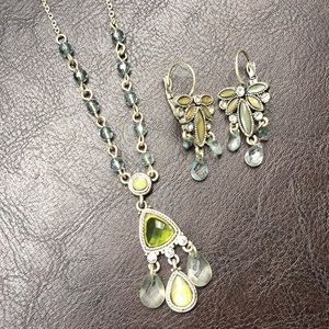 Beautiful necklace and earrings set